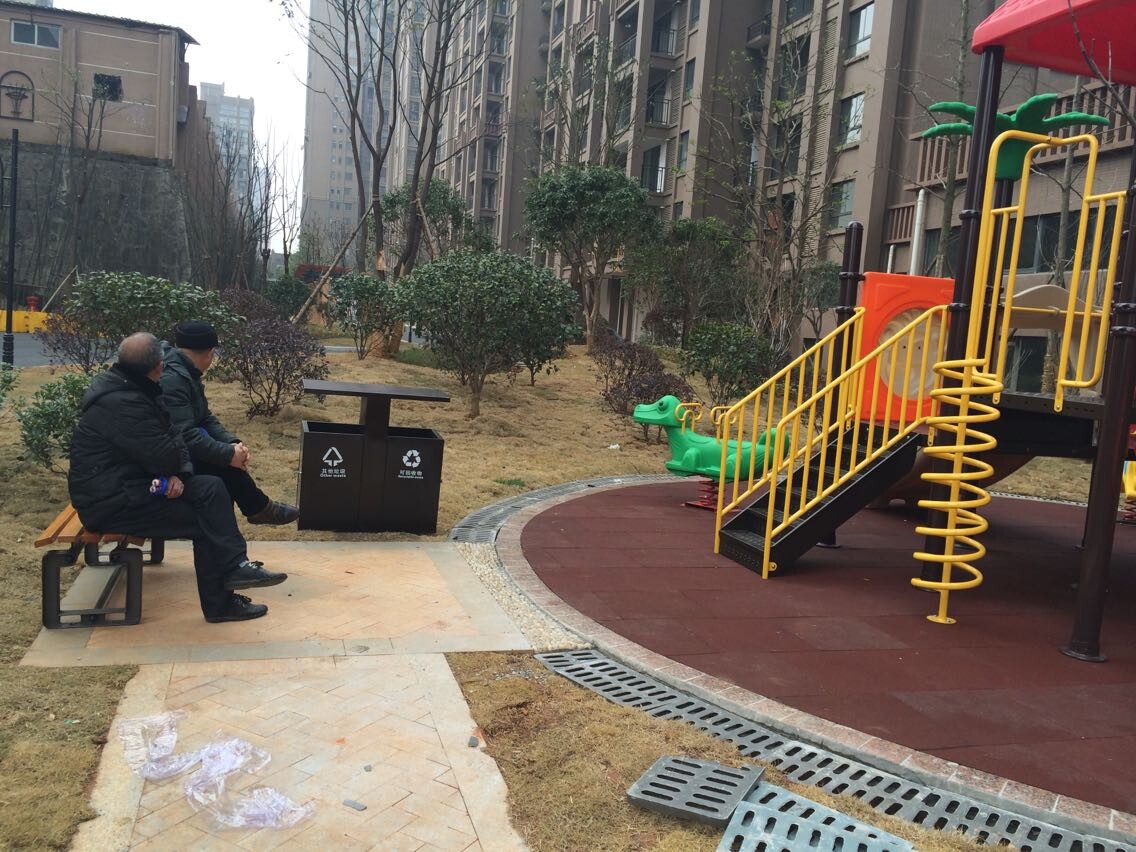 湖南户外健身器材,长沙儿童游乐设施,塑胶跑道施工,公园椅垃圾桶